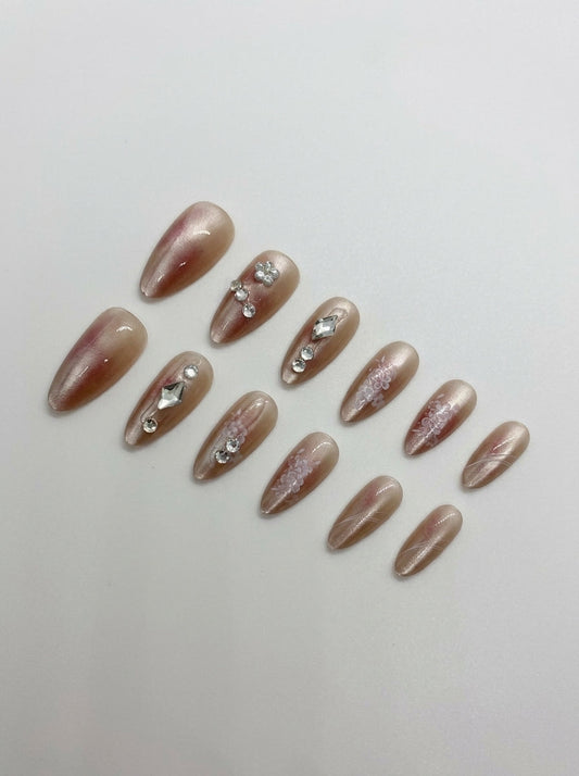 Pearl Lace Press-On Nails With Application Kit