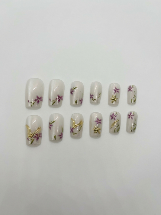 Lavender Gilded Press-On Nails With Application Kit